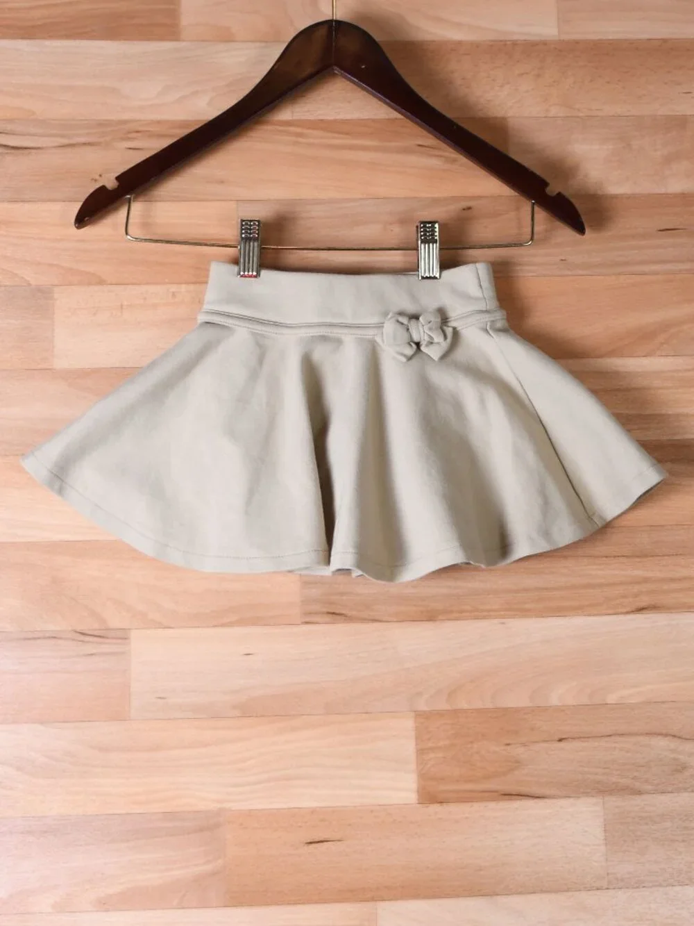 Gymboree girl size 3T Playproof uniform skort-tan